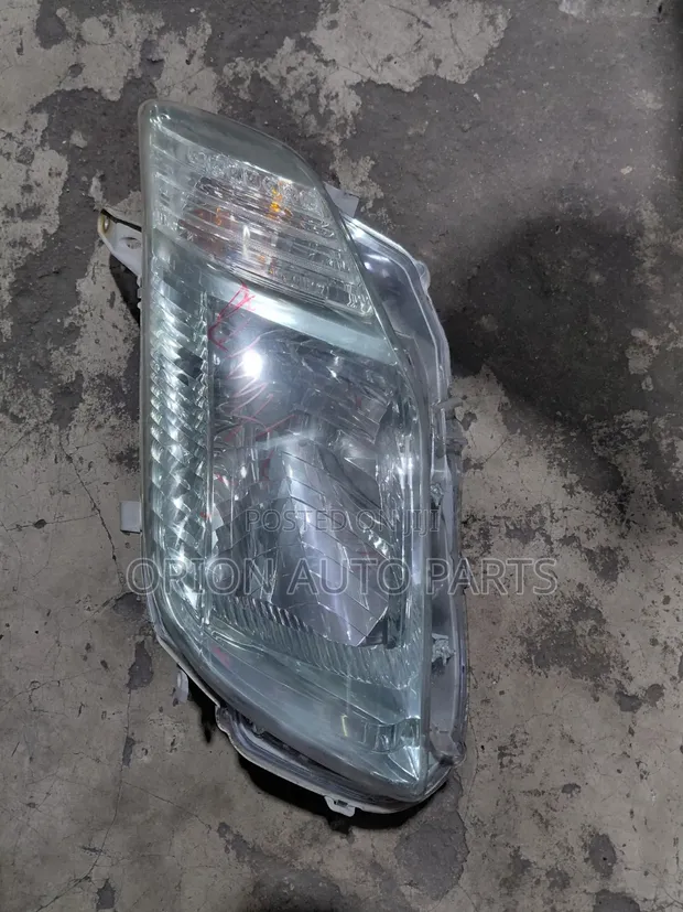 Mataa ya Toyota Axio 141 Non Xenon (Yaliyotumika) - 1