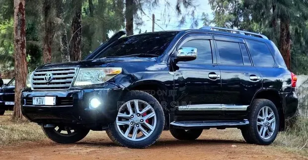 Toyota Land Cruiser 4.5 V8 GL 2013 Nyeusi - 1
