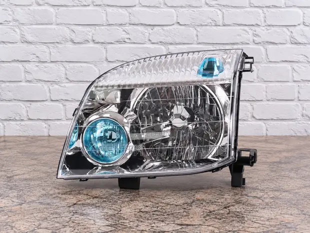 Nissan X-Trail Headlight Unit QR20/QR25 (2001-2006) - 1