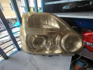 Nissan X-Trail NT31 Xenon Headlights (Zilizotumika)