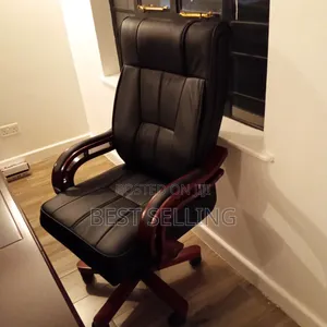 Kiti cha Ofisi cha Brown cha Mtendaji - Boss Office Products