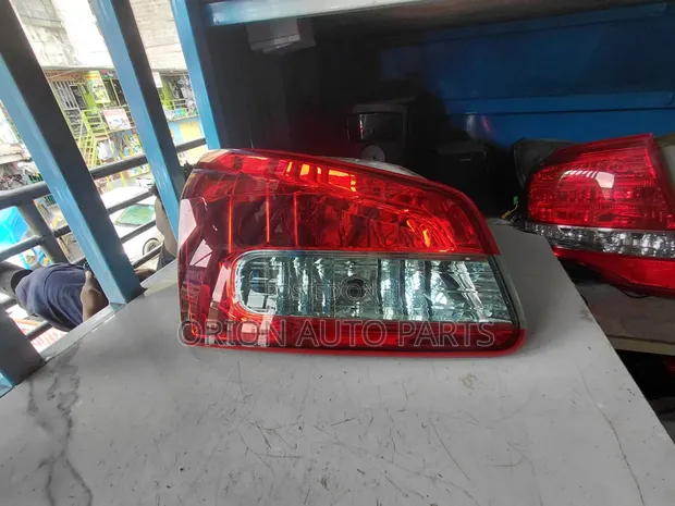 Nissan Wingroad Y12 Taillights (Zilizotumika) - 1