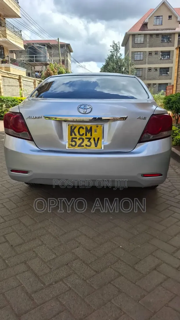 Toyota Allion 2011 Nyeupe - 1