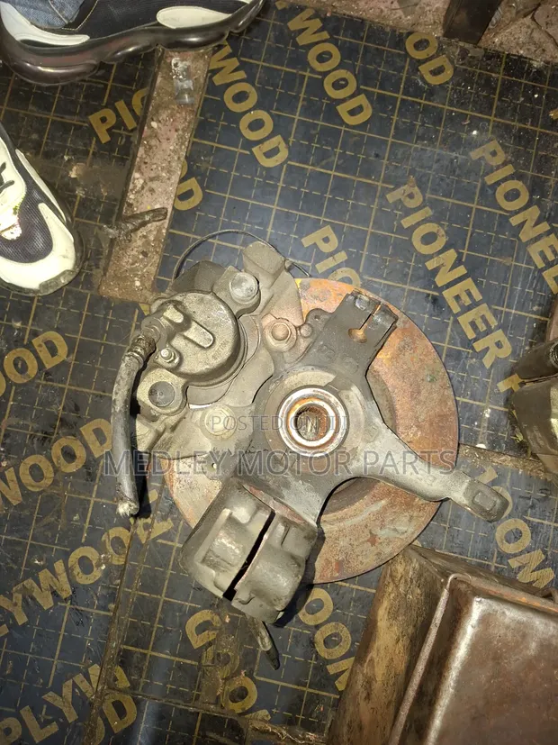 Hub ya Gurudumu la Mbele ya Mazda Axela (Iliyotumika) - 1