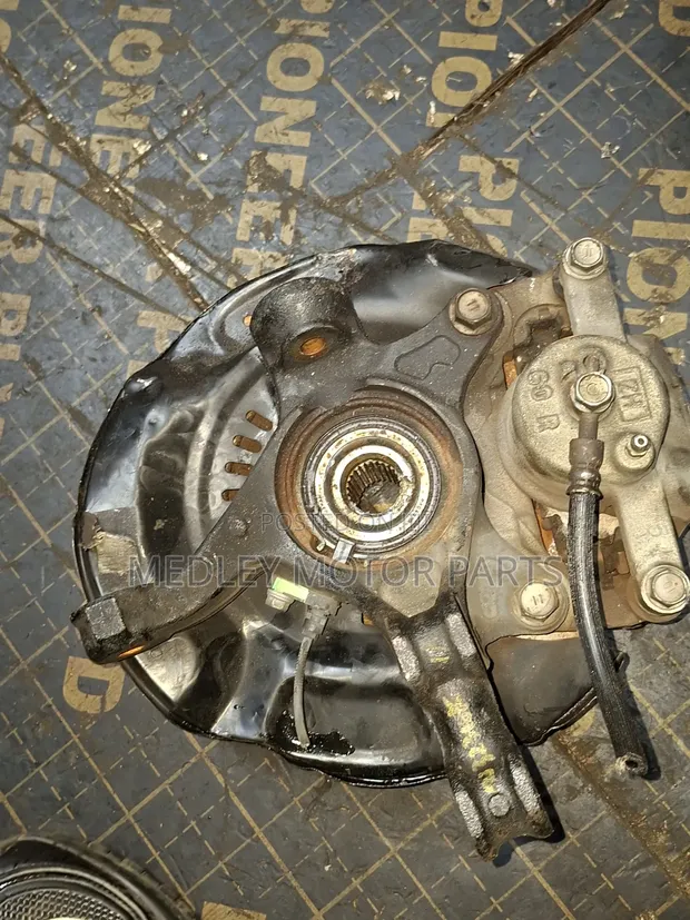 Toyota Premio/Belta/Vitz Front Wheel Hub (Used) - 1