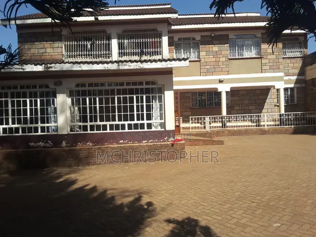 Maisonette ya Vyumba 7 na Sebule ya Wageni Ngong CBD - 1