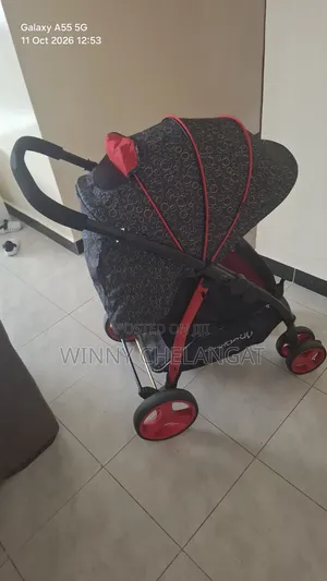 Stroller ya Mtoto Imetumika - Maridadi & Nzuri