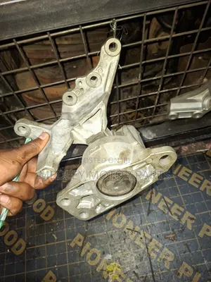 Nissan X-Trail T32 Engine Mount