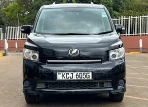 Toyota Voxy 2009