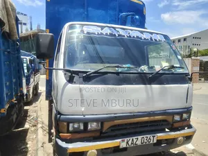 Mitsubishi Fuso Box Truck