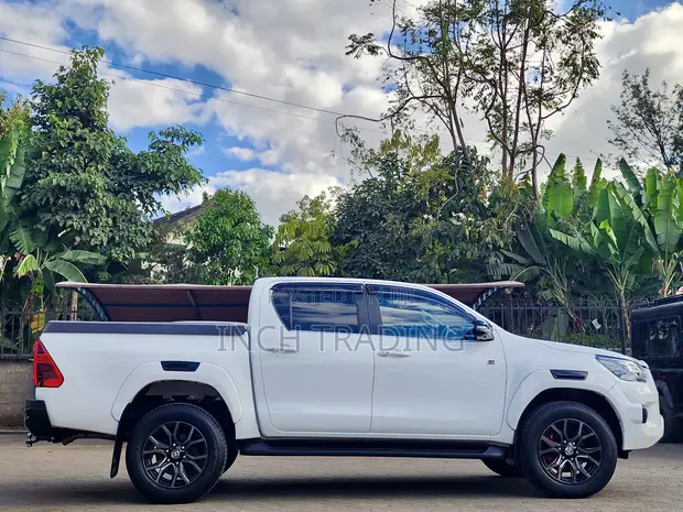 Toyota Hilux GR Sport 2022 - Pearl - 1