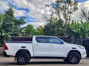 Toyota Hilux GR Sport 2022 - Nyeupe