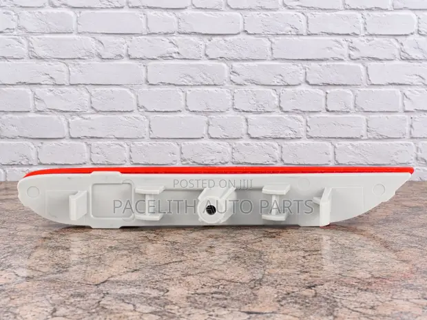 Nissan X-Trail Rear Bumper Reflector (2014-2016) - 1