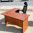 L-Shaped Desk na Kiti cha Mesh cha Swivel - Boss Office Products - 2