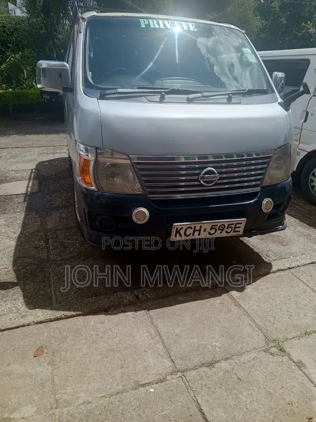Nissan Caravan (Urvan) 2009 Nyeupe - 1