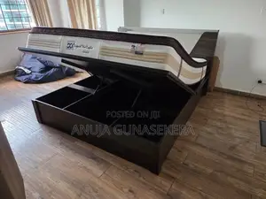 King Size Storage Bed with Hydraulic Lift Mattress