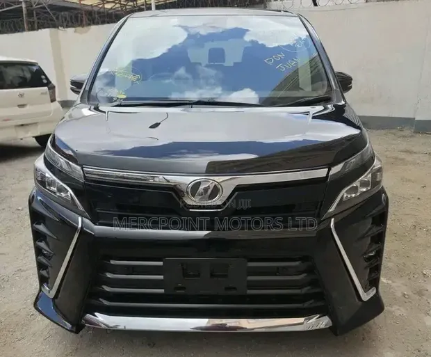 Toyota Voxy 2020 Nyeusi Matt - 1