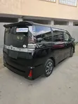 Toyota Voxy 2020 Nyeusi Matt - 5