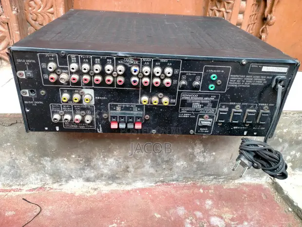 Kenwood Amplifier ya Nyumbani - 1