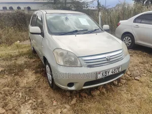 Toyota Raum 2008 Bluu
