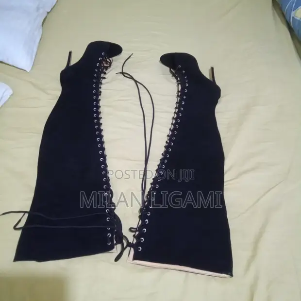 Viatu Vipya vya Thigh High vya Suede Nyeusi vya Kufungwa - 1