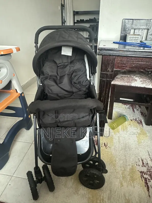 Babytrend Stroller Inayobadilika - Nyeusi - 1
