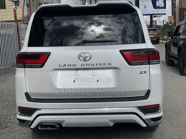 2023 Toyota Land Cruiser LC300 Petrol - 1