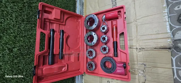 Manual Pipe Threader Ratchet Die Stock Set - 1