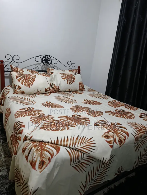 2 King Size Bedsheets with 4 Pillow Cases - 1