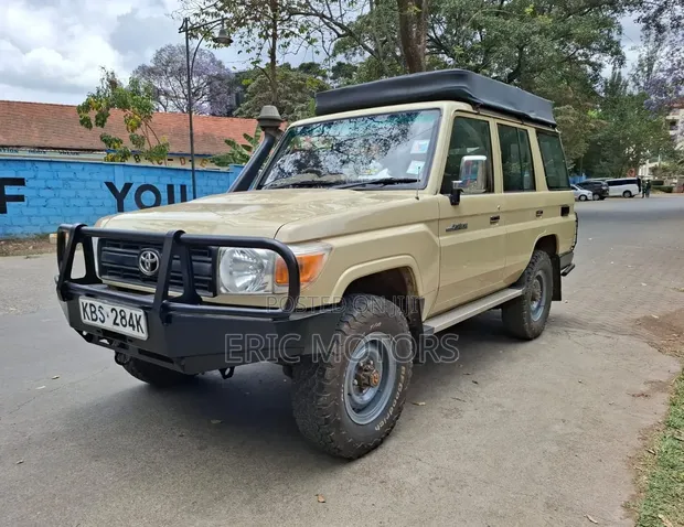 Toyota Land Cruiser Hardtop 2013 Njano - 1