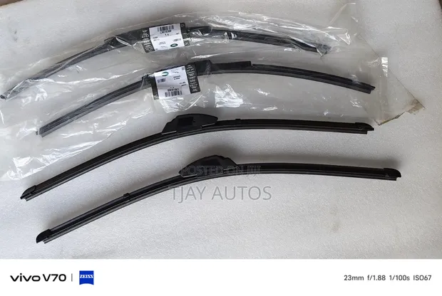 Land Rover Discovery 3 & 4 Front Wiper Blades - 1