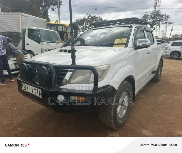 Toyota Hilux 2014 Nyeupe - 1