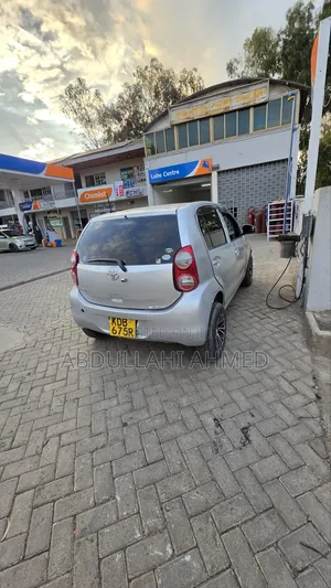 Toyota Passo 2013 Nyeupe