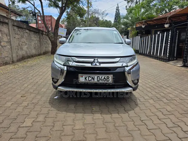 Mitsubishi Outlander 2016 Nyeusi - 1