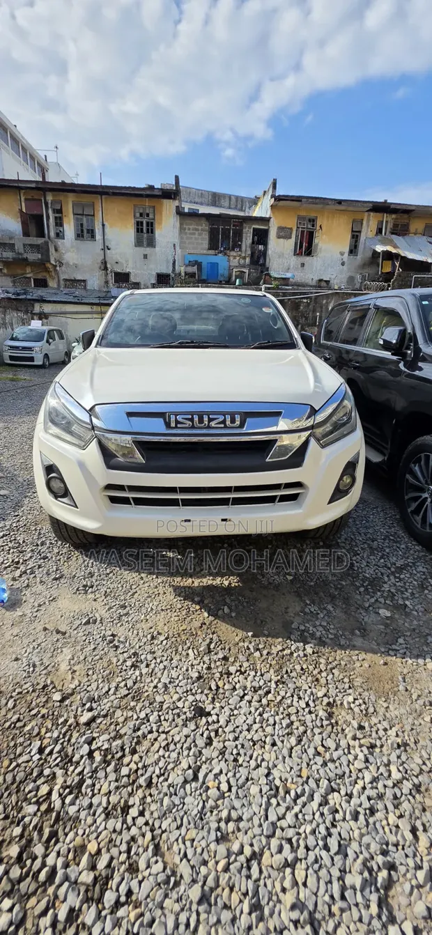 Isuzu D-MAX V-Cross 2018 Nyeupe - 1