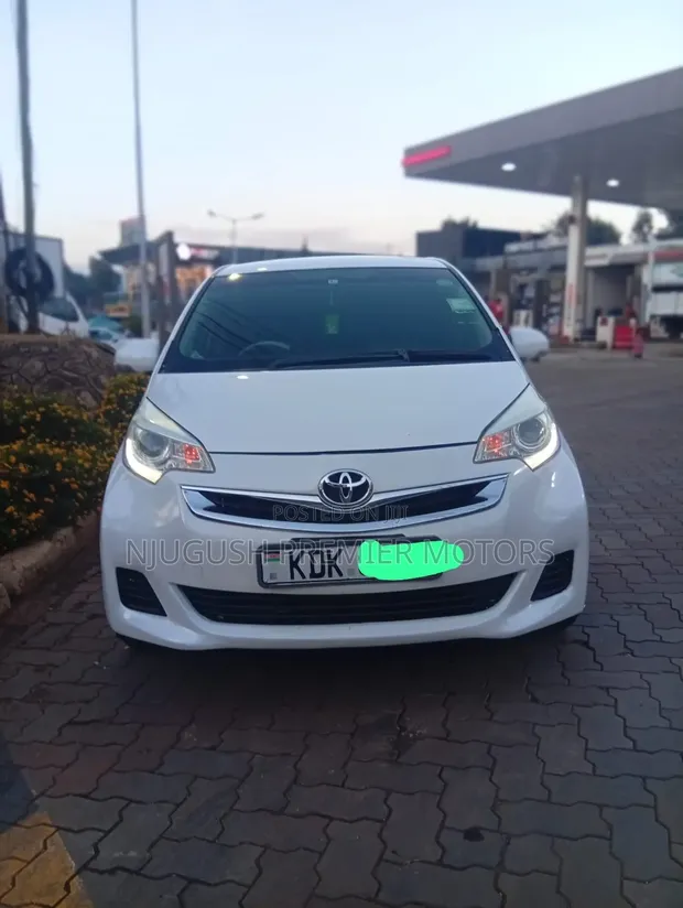Toyota Ractis 2015 Nyeupe - 1