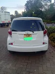 Toyota Ractis 2015 Nyeupe - 2