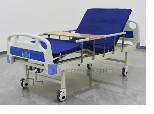 Kitanda cha Hospitali cha Homecare Double Crank chenye godoro na Meza ya Kulishia - 1
