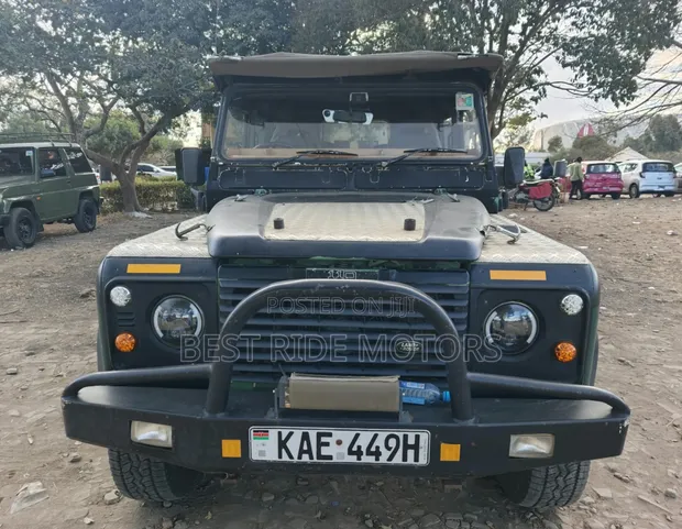 Land Rover Defender 2001 Kijani - 1