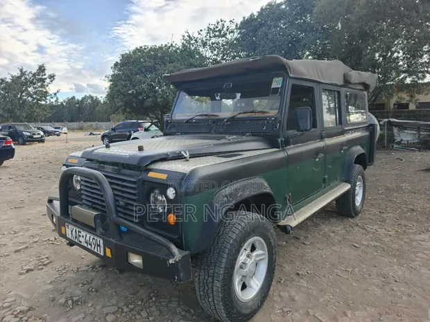 Land Rover Defender 2001 Kijani - 1