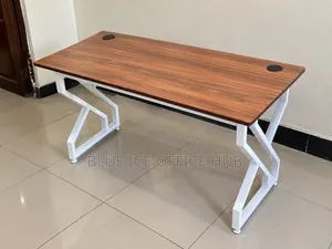 Meza ya Kahawia ya Ofisi na Fremu ya Chuma Nyeupe