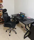 Kiti cha Ofisi Nyeusi na Kiti cha Mesh cha Ergonomic - Seti ya Samani - 1
