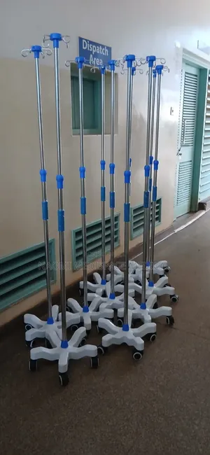 IV Pole Inayoweza Kurekebishwa Urefu na Magurudumu