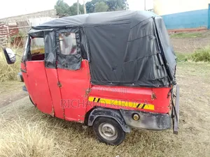 Piaggio 2016 Red Three-Wheeler