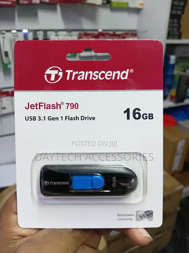 Transcend 16GB JetFlash 790 USB 3.0 Flash Drive (Nyeusi) - 1