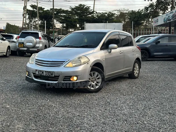 Nissan Tiida 1.5L 16V Hatchback 2010 Silver - 1