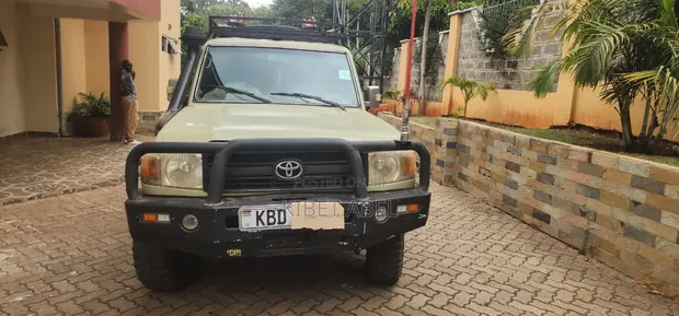Toyota Land Cruiser 79 Series 2003 Beige - 1