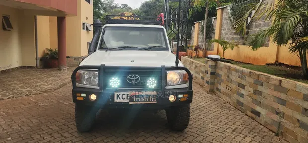 Toyota Land Cruiser Hardtop 2010 - 1