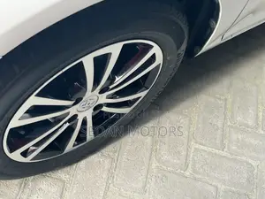 Toyota Corolla Fielder Hybrid 2019 Off White