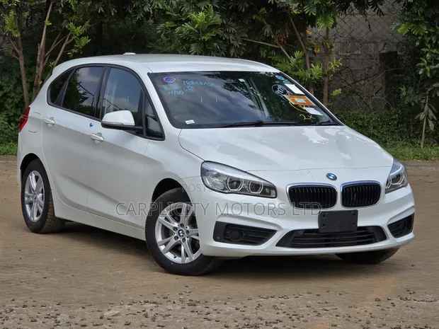 BMW 218i 2018 White - 1